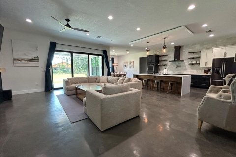 Casa en venta en Orlando, Florida, 4 dormitorios, 302.3 m2 № 2314161 - foto 3