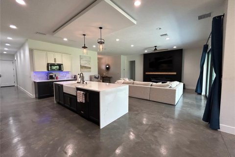 Casa en venta en Orlando, Florida, 4 dormitorios, 302.3 m2 № 2314161 - foto 7