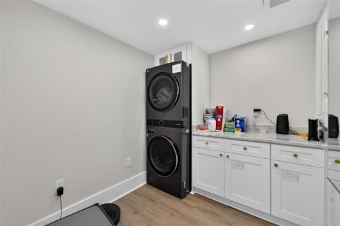 House in Orlando, Florida 3 bedrooms, 155.15 sq.m. № 2280284 - photo 30