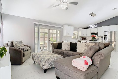 Casa en venta en Orlando, Florida, 3 dormitorios, 159.33 m2 № 1740673 - foto 12