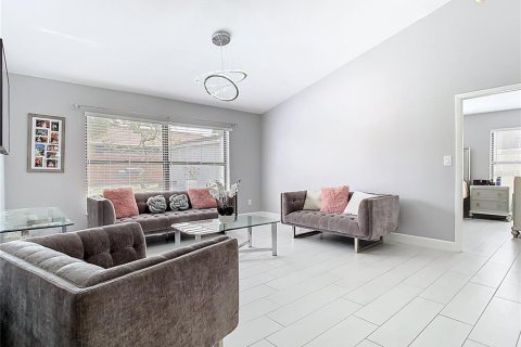 Casa en venta en Orlando, Florida, 3 dormitorios, 159.33 m2 № 1740673 - foto 5