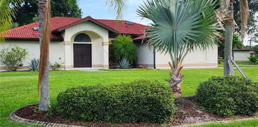 Casa en Port Charlotte, Florida 3 dormitorios, 161.74 m2 № 1688310