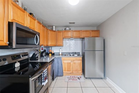 House in Saint Petersburg, Florida 3 bedrooms, 96.15 sq.m. № 1909661 - photo 8
