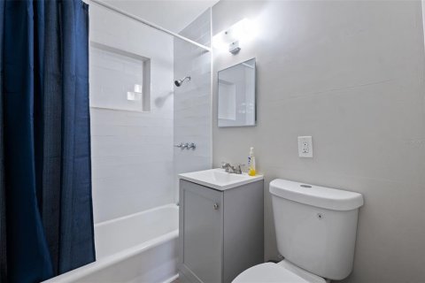 House in Saint Petersburg, Florida 3 bedrooms, 96.15 sq.m. № 1909661 - photo 17