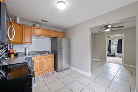 House in Saint Petersburg, Florida 3 bedrooms, 96.15 sq.m. № 1909661 - photo 7