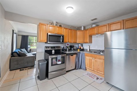 House in Saint Petersburg, Florida 3 bedrooms, 96.15 sq.m. № 1909661 - photo 9