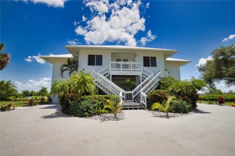 Casa en venta en Placida, Florida, 4 dormitorios, 494.05 m2 № 1278225 - foto 1