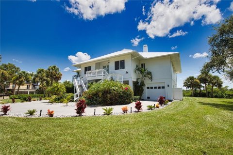 Casa en venta en Placida, Florida, 4 dormitorios, 494.05 m2 № 1278225 - foto 2