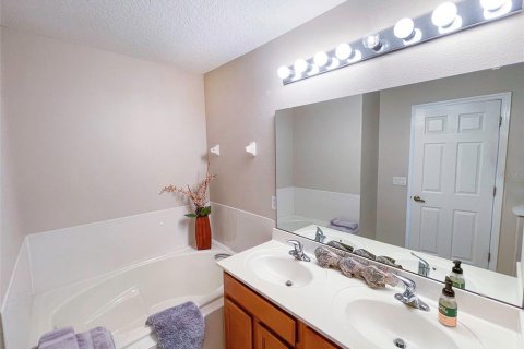 Townhouse in Four Corners, Florida 3 bedrooms, 156.63 sq.m. № 1724033 - photo 23