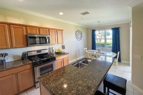 Townhouse in Four Corners, Florida 3 bedrooms, 156.63 sq.m. № 1724033 - photo 13