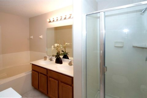 Townhouse in Four Corners, Florida 3 bedrooms, 156.63 sq.m. № 1724033 - photo 24