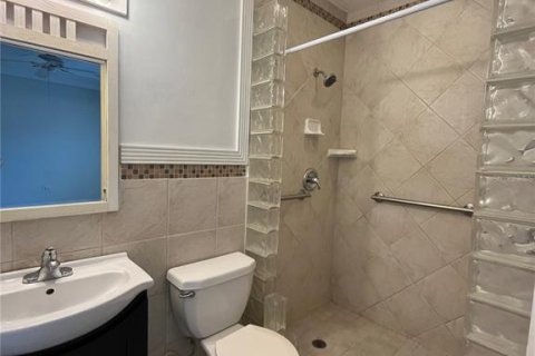 Villa ou maison à vendre à Orlando, Floride: 4 chambres, 189.8 m2 № 2321018 - photo 16