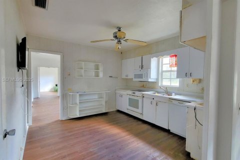 Casa en venta en LaBelle, Florida, 2 dormitorios, 146.51 m2 № 1987372 - foto 9
