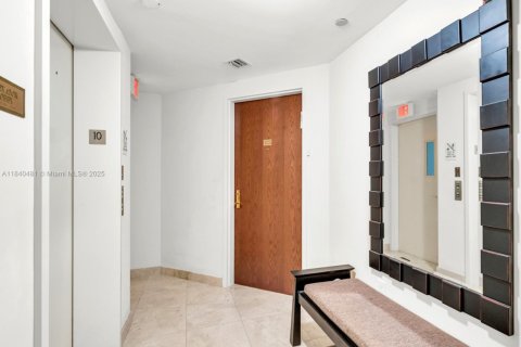 Condo in Bal Harbour, Florida, 3 bedrooms  № 1840801 - photo 12