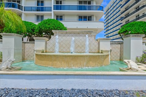 Condo in Bal Harbour, Florida, 3 bedrooms  № 1840801 - photo 6