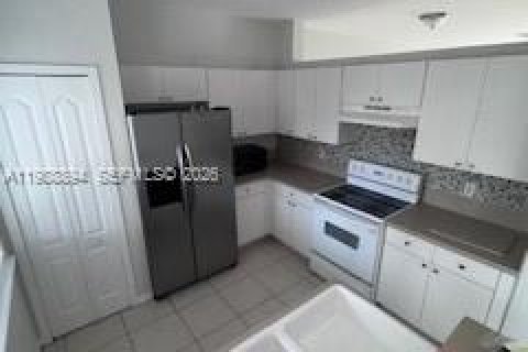 Townhouse in Miami, Florida 3 bedrooms, 144.74 sq.m. № 2051080 - photo 8