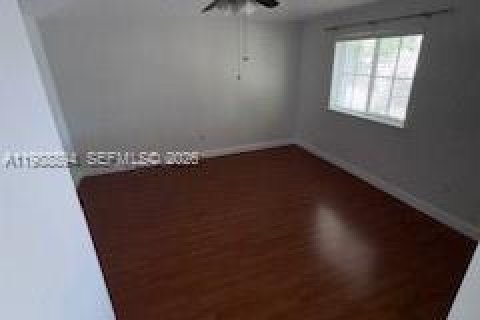 Townhouse in Miami, Florida 3 bedrooms, 144.74 sq.m. № 2051080 - photo 13