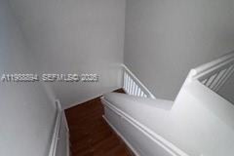Townhouse in Miami, Florida 3 bedrooms, 144.74 sq.m. № 2051080 - photo 18