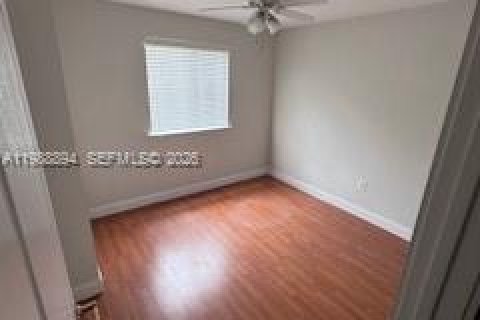 Townhouse in Miami, Florida 3 bedrooms, 144.74 sq.m. № 2051080 - photo 11