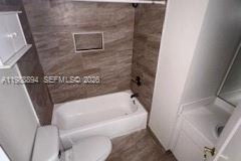 Townhouse in Miami, Florida 3 bedrooms, 144.74 sq.m. № 2051080 - photo 14
