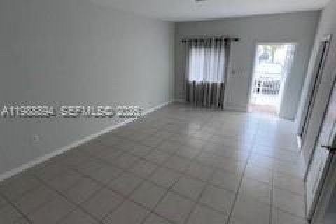 Townhouse in Miami, Florida 3 bedrooms, 144.74 sq.m. № 2051080