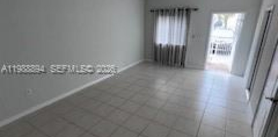 Townhouse in Miami, Florida 3 bedrooms, 144.74 sq.m. № 2051080
