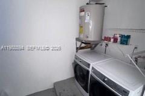 Townhouse in Miami, Florida 3 bedrooms, 144.74 sq.m. № 2051080 - photo 2