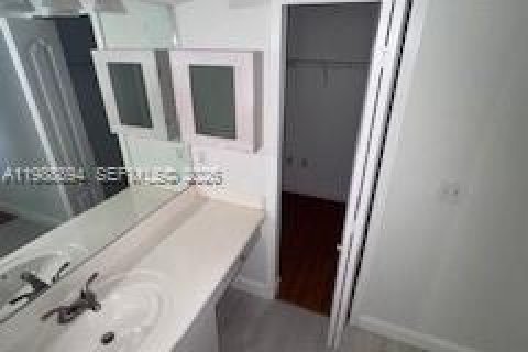 Townhouse in Miami, Florida 3 bedrooms, 144.74 sq.m. № 2051080 - photo 5