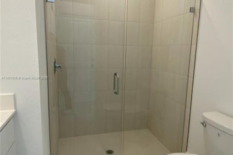 Adosado en alquiler en Pembroke Pines, Florida, 4 dormitorios № 1953823 - foto 11