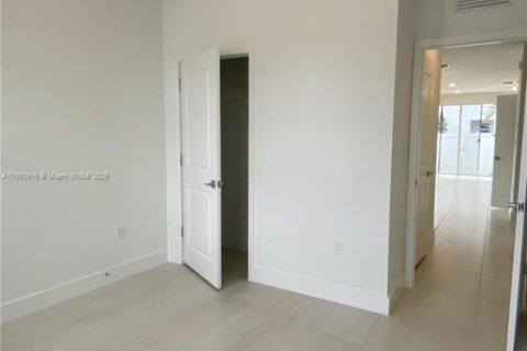 Adosado en alquiler en Pembroke Pines, Florida, 4 dormitorios № 1953823 - foto 10