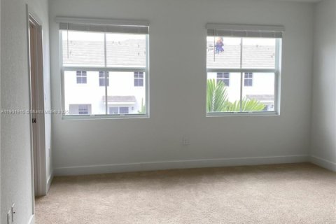 Adosado en alquiler en Pembroke Pines, Florida, 4 dormitorios № 1953823 - foto 15