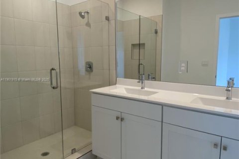 Adosado en alquiler en Pembroke Pines, Florida, 4 dormitorios № 1953823 - foto 16