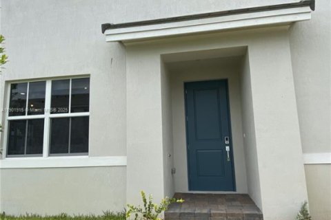 Adosado en alquiler en Pembroke Pines, Florida, 4 dormitorios № 1953823 - foto 4