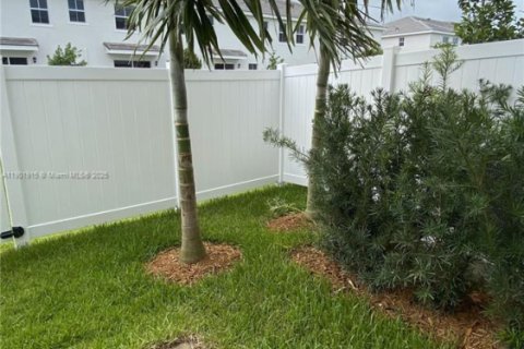 Adosado en alquiler en Pembroke Pines, Florida, 4 dormitorios № 1953823 - foto 12