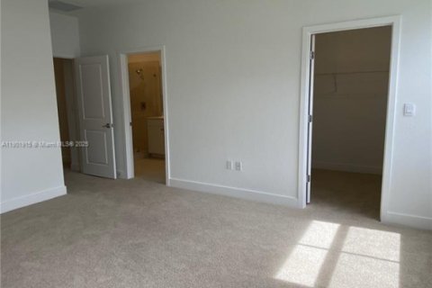 Adosado en alquiler en Pembroke Pines, Florida, 4 dormitorios № 1953823 - foto 14