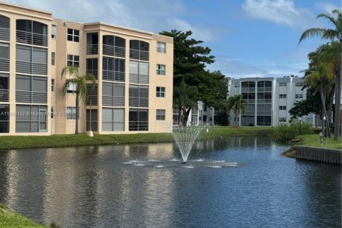 Снять в аренду кондоминиум в Дания-Бич, Флорида 1 спальня, 83.61м2, № 1955611 - фото 1