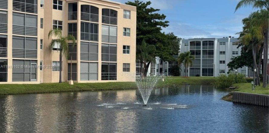 Кондоминиум с 1 спальней в Дания-Бич, Флорида № 1955611