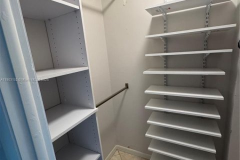 Снять в аренду кондоминиум в Дания-Бич, Флорида 1 спальня, 83.61м2, № 1955611 - фото 21