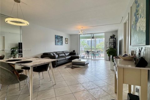 Снять в аренду кондоминиум в Дания-Бич, Флорида 1 спальня, 83.61м2, № 1955611 - фото 2