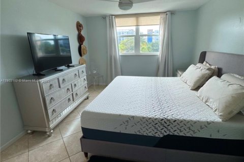 Снять в аренду кондоминиум в Дания-Бич, Флорида 1 спальня, 83.61м2, № 1955611 - фото 19