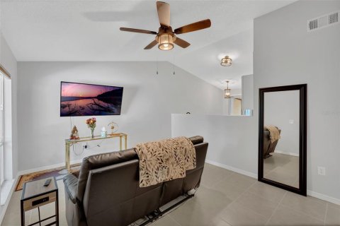 Duplex in Orlando, Florida 2 bedrooms, 80.82 sq.m. № 1679838 - photo 4