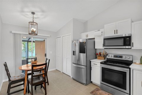 Duplex in Orlando, Florida 2 bedrooms, 80.82 sq.m. № 1679838 - photo 6