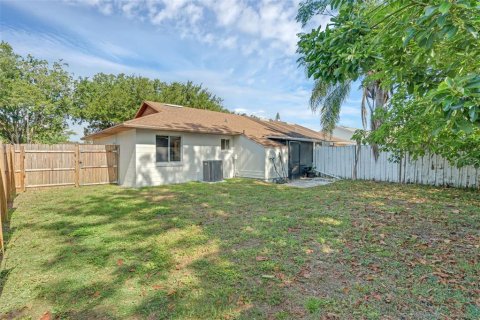 Duplex in Orlando, Florida 2 bedrooms, 80.82 sq.m. № 1679838 - photo 15