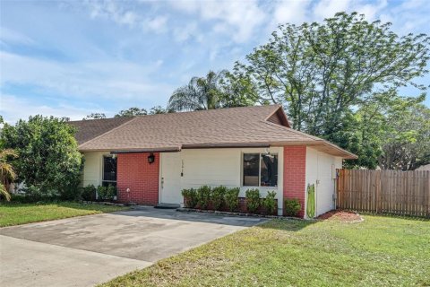 Duplex in Orlando, Florida 2 bedrooms, 80.82 sq.m. № 1679838 - photo 2