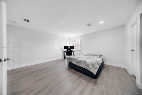 Townhouse in Hialeah, Florida 2 bedrooms, 189.43 sq.m. № 1818377 - photo 19