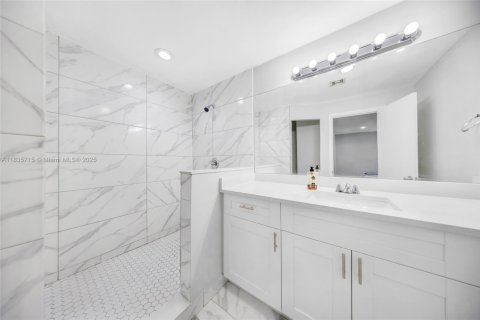 Townhouse in Hialeah, Florida 2 bedrooms, 189.43 sq.m. № 1818377 - photo 21