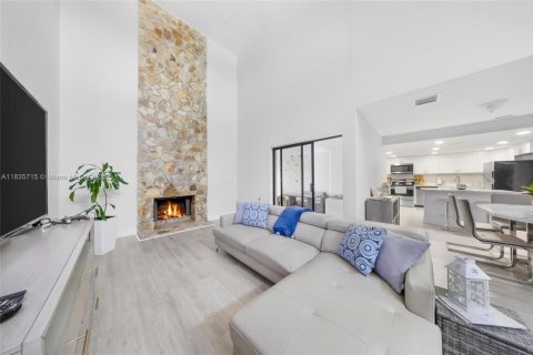 Townhouse in Hialeah, Florida 2 bedrooms, 189.43 sq.m. № 1818377 - photo 6