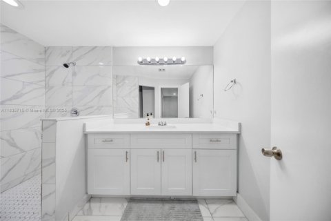 Townhouse in Hialeah, Florida 2 bedrooms, 189.43 sq.m. № 1818377 - photo 20