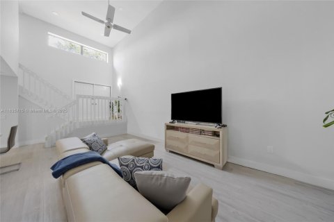 Townhouse in Hialeah, Florida 2 bedrooms, 189.43 sq.m. № 1818377 - photo 8