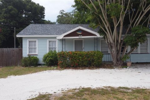 House in Largo, Florida 3 bedrooms, 106.47 sq.m. № 1193423 - photo 1